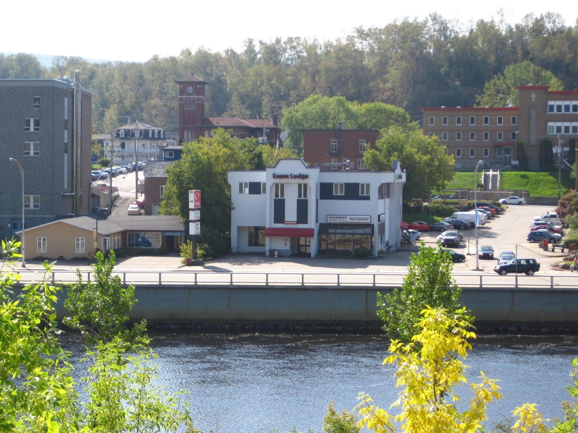 Econo Lodge La Malbaie Luaran gambar