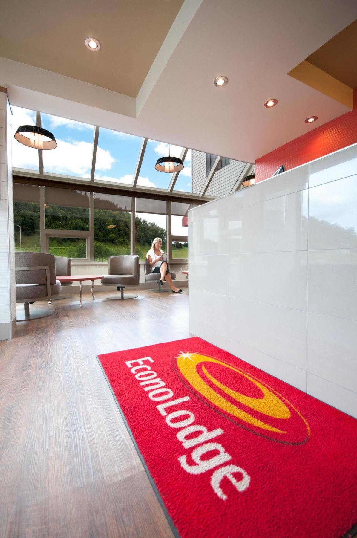 Econo Lodge La Malbaie Luaran gambar